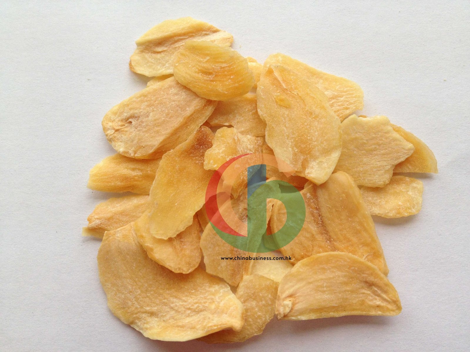 Dehydrated garlic flakes — premium grade